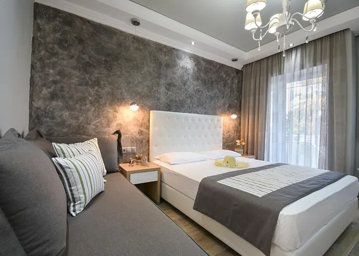 Theodora Aparthotel 3*