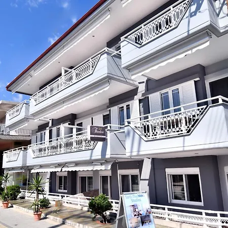 Aparthotel Theodora 3*
