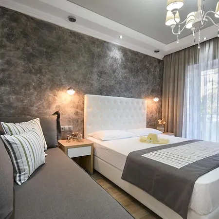 Theodora Aparthotel 3*